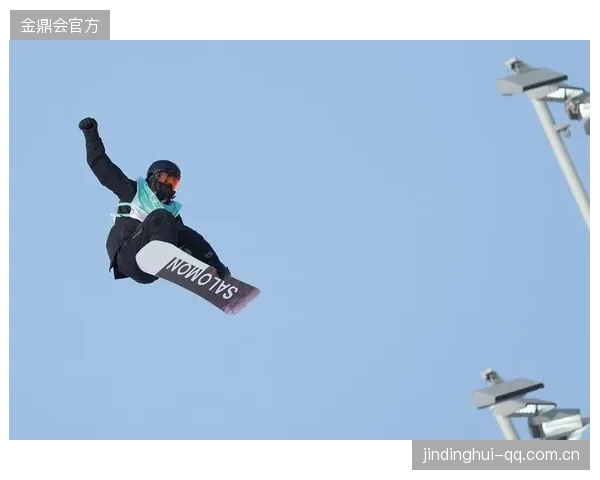 畅享极限挑战：从零到540°空翻，滑雪英雄的传奇瞬间